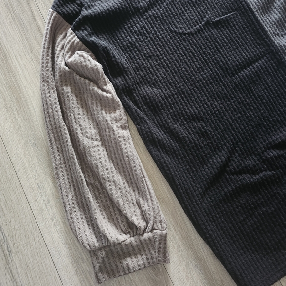 PLUS SIZE Waffle Color Block Top(3X)✨️ - Picture 7 of 11